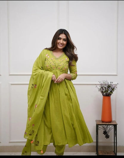 Jaipur Kurta Fantastic embroidered kurta pant set(mehndi color)