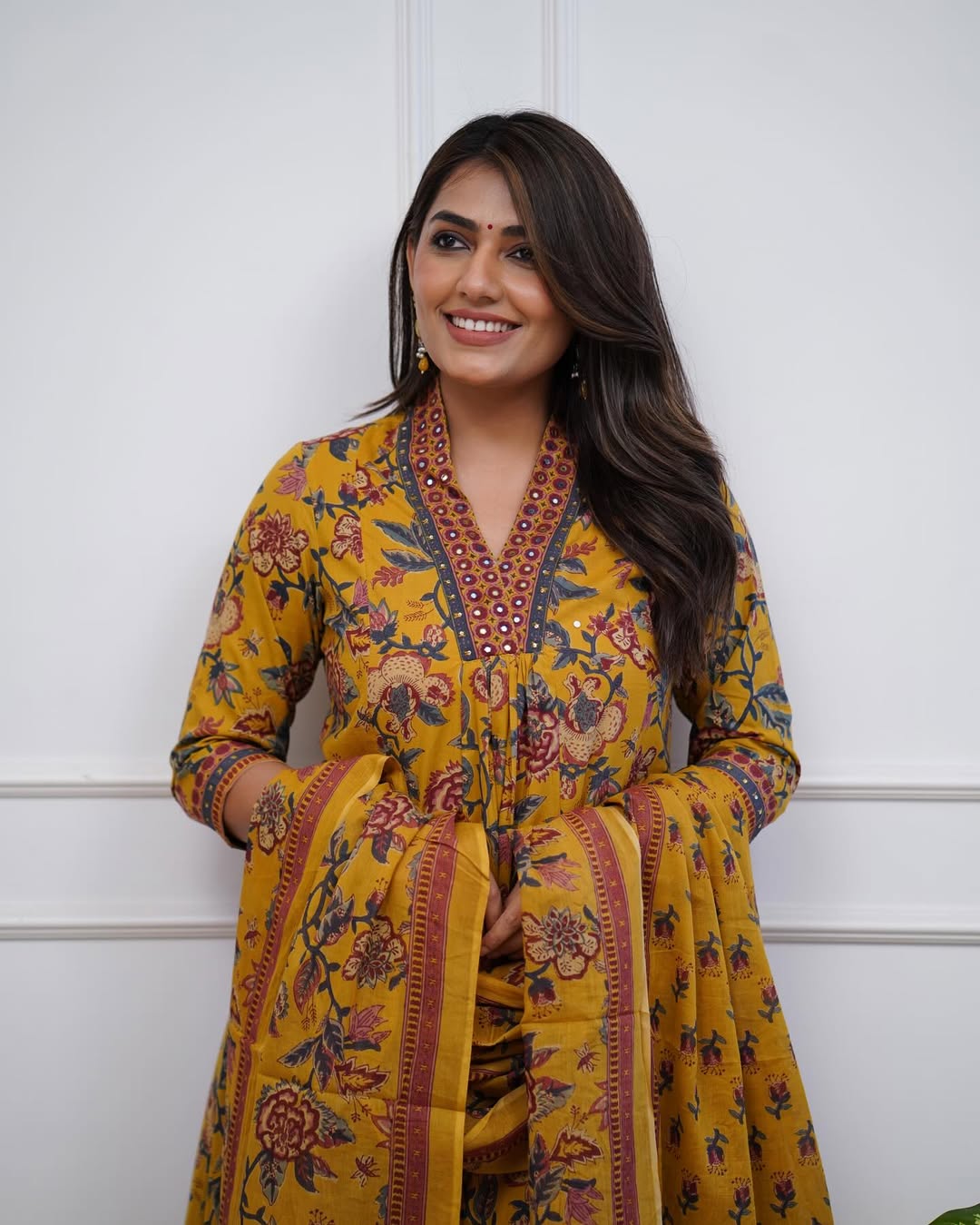 Jaipur Kurta Beautiful new cotton v neck kurta duppata and pant sets