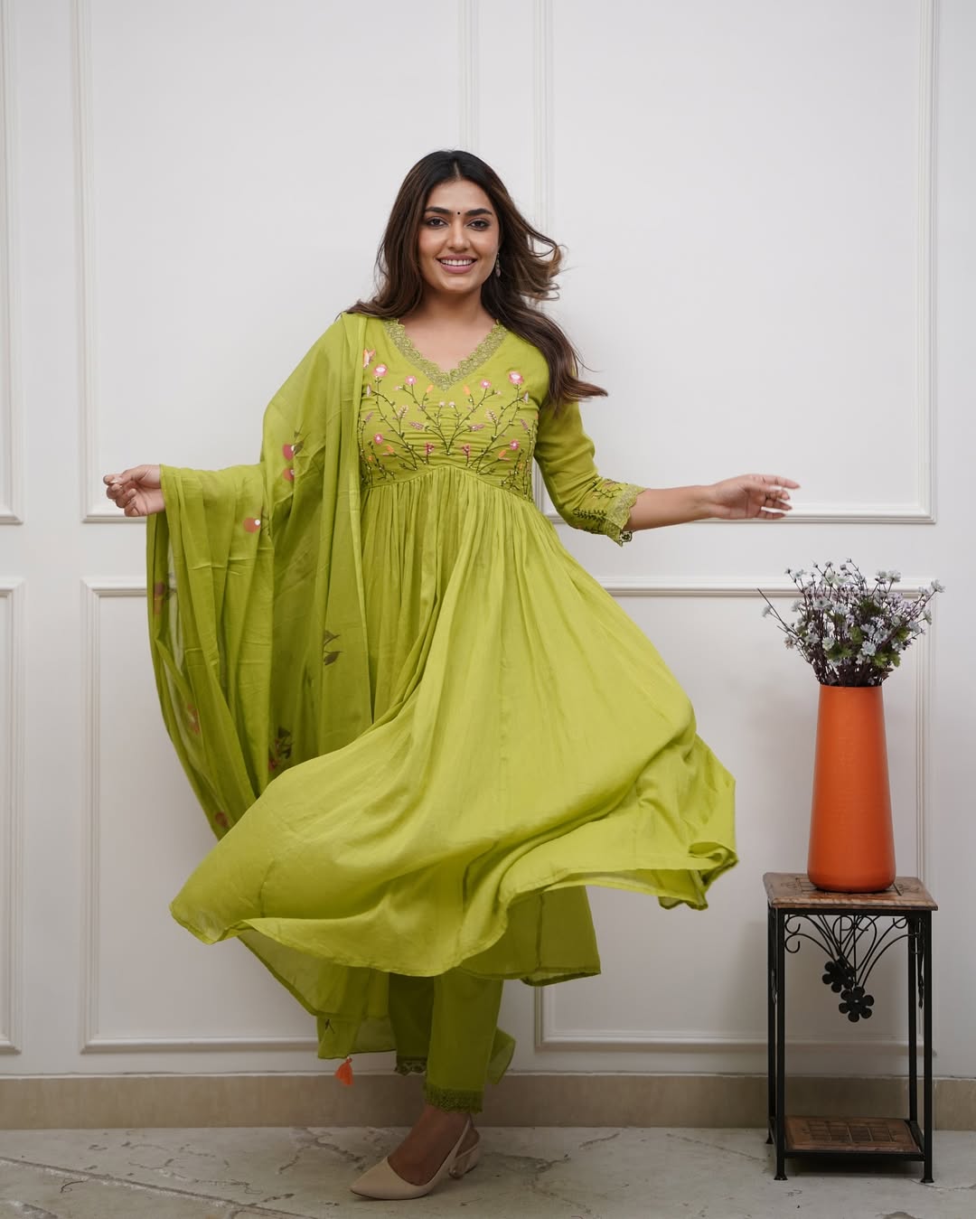 Jaipur Kurta Fantastic embroidered kurta pant set(mehndi color)