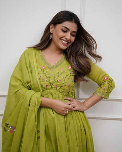 Jaipur Kurta Fantastic embroidered kurta pant set(mehndi color)